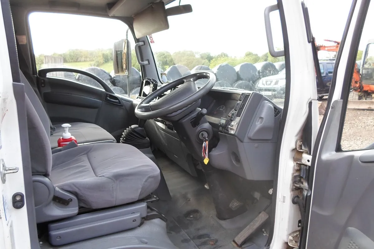 Isuzu tipper - Image 4
