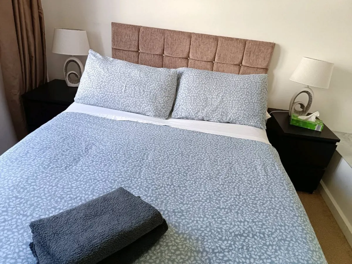 Whole bedroom for sale perfect condition - Image 2