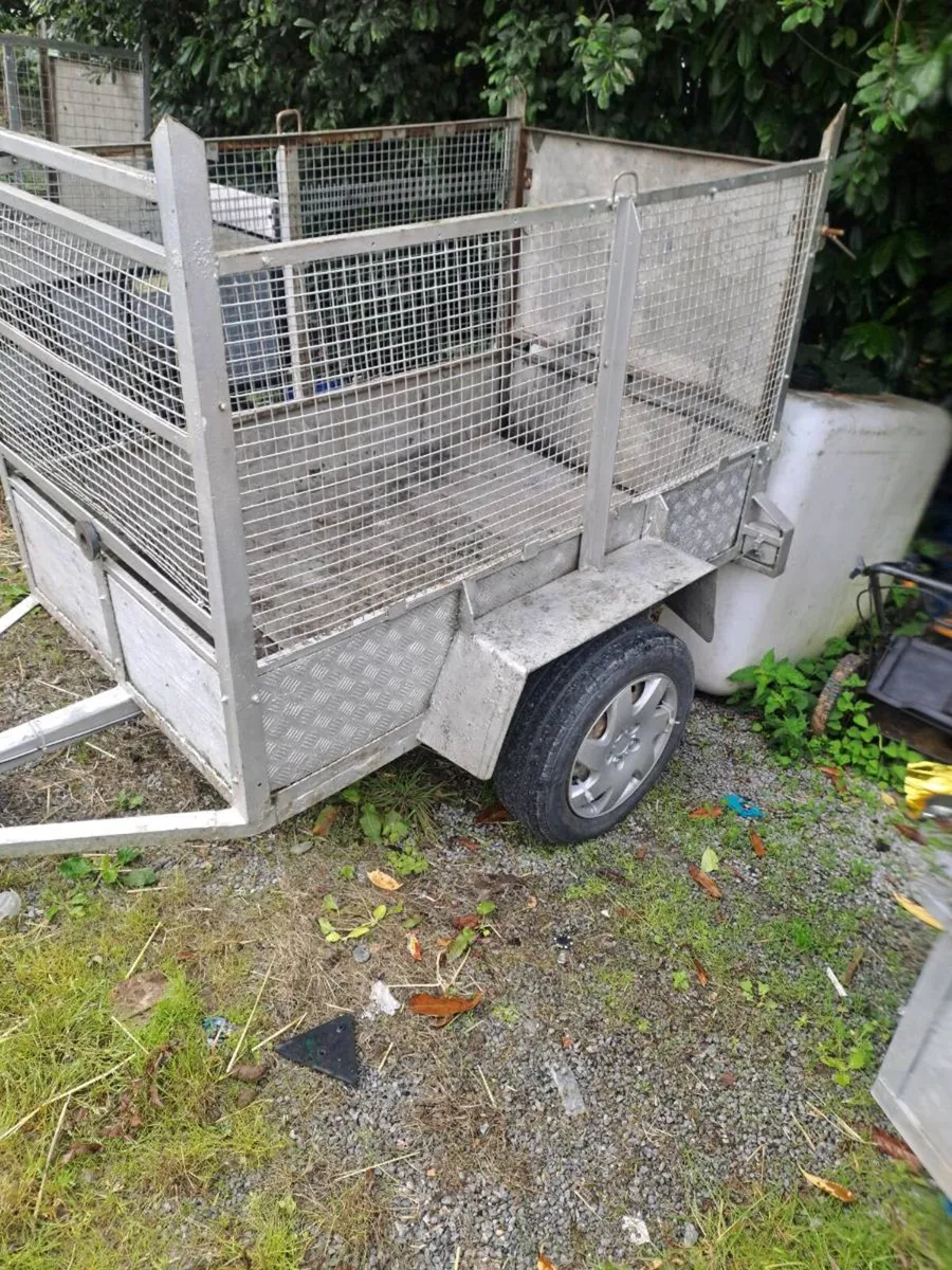 Trailer - Image 1