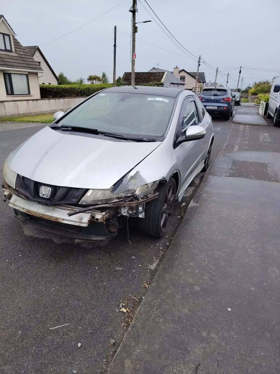 Honda civic fn1 damaged - Image 4