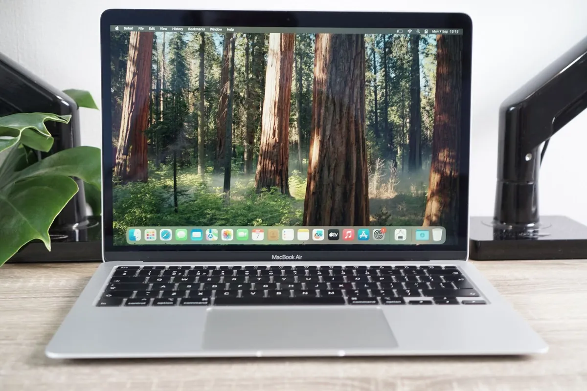 MacBook Air Retina 13" 2020 | i3 | 8GB | 256GB - Image 1