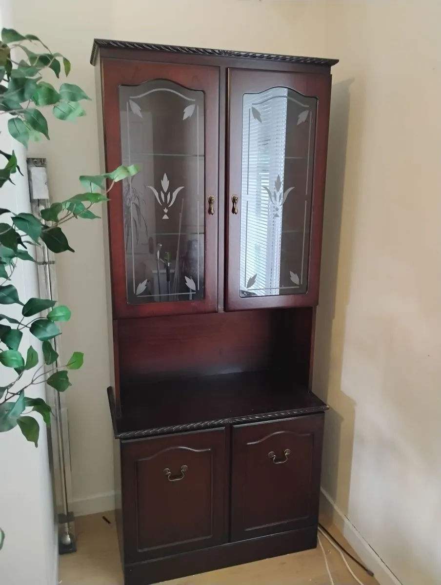 Cabinet - Image 1