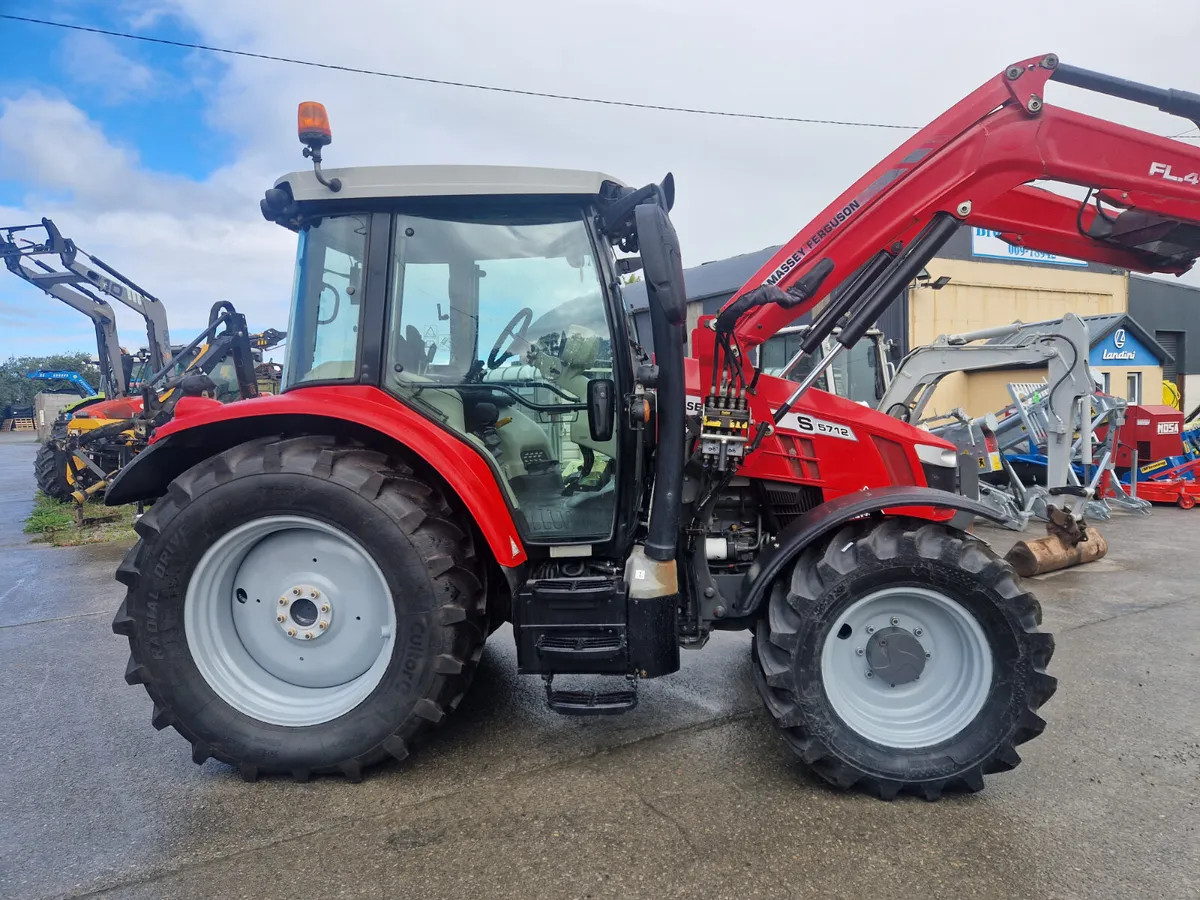 2019 Massey 5712s - Image 1