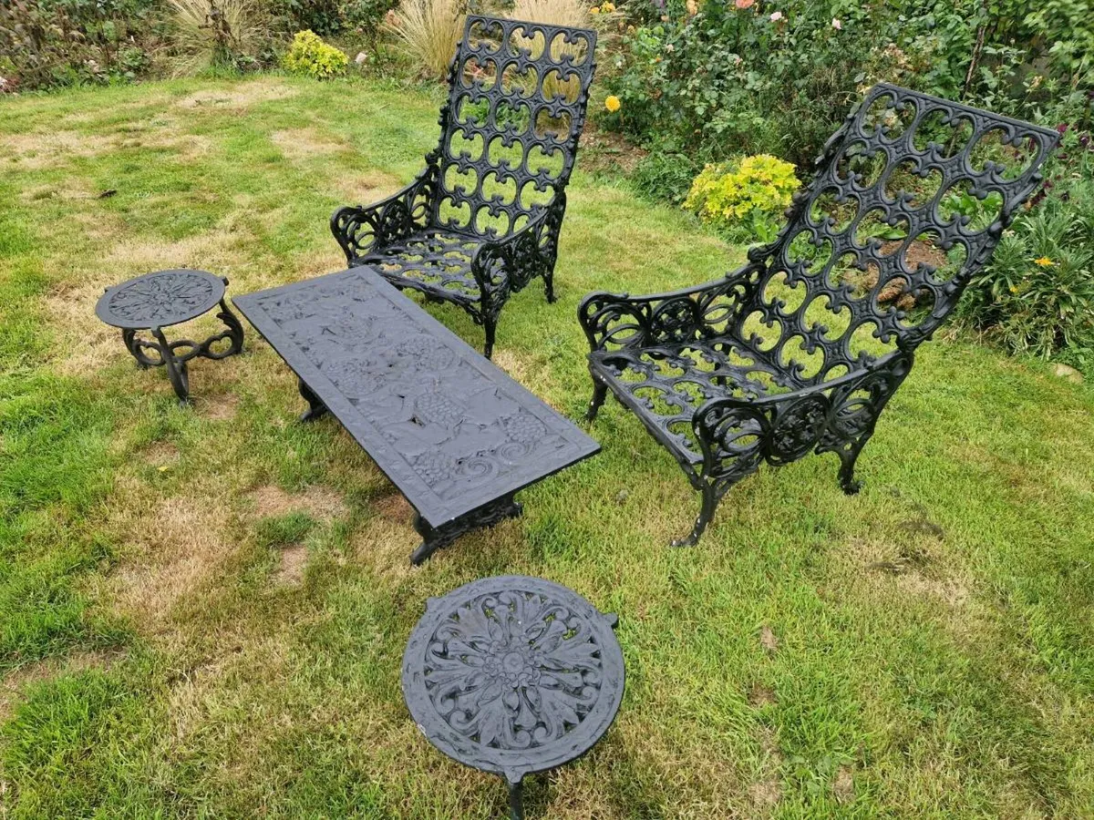 Garden furniture - Image 1