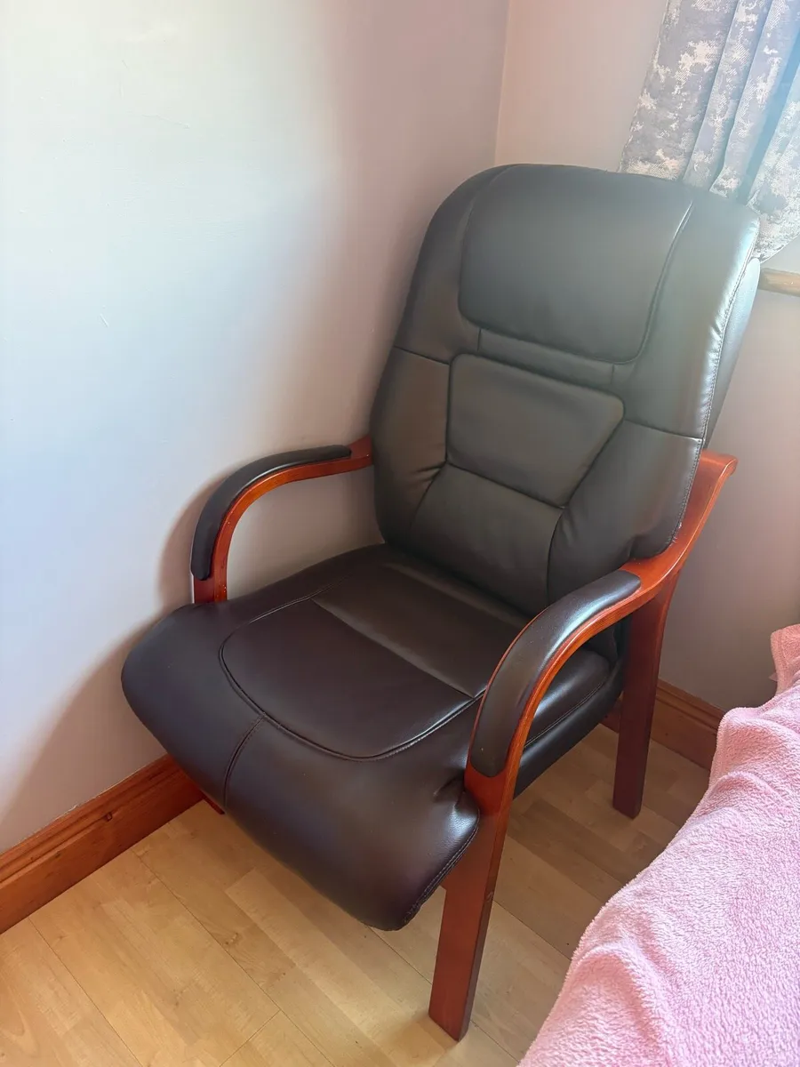 Orthopaedic Chair - Image 2