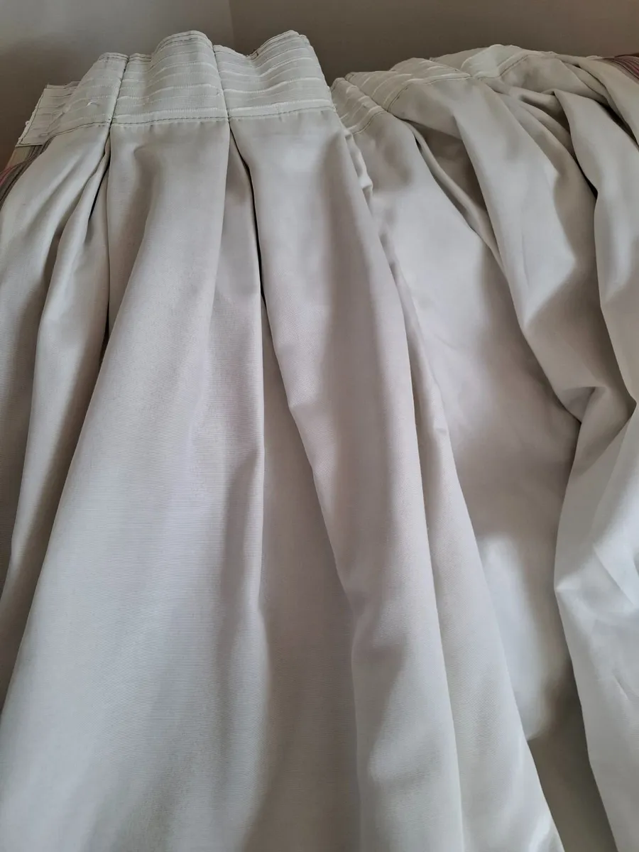 Curtains - Image 4