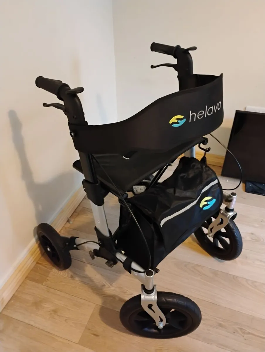 Walker with seat - Image 3