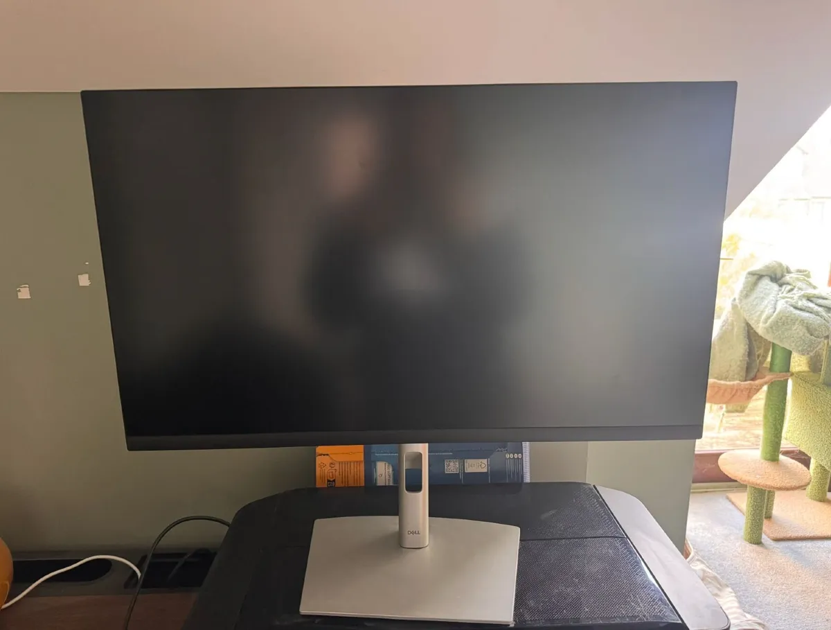 Dell P2723QE 27" Monitor - Image 1