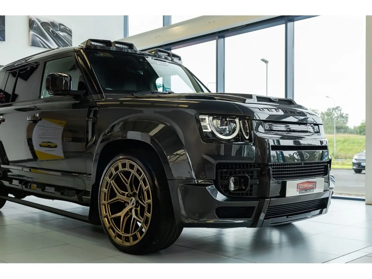 Land Rover Defender 110 X DYNAMIC SE 3.0D Hard Top - Image 3