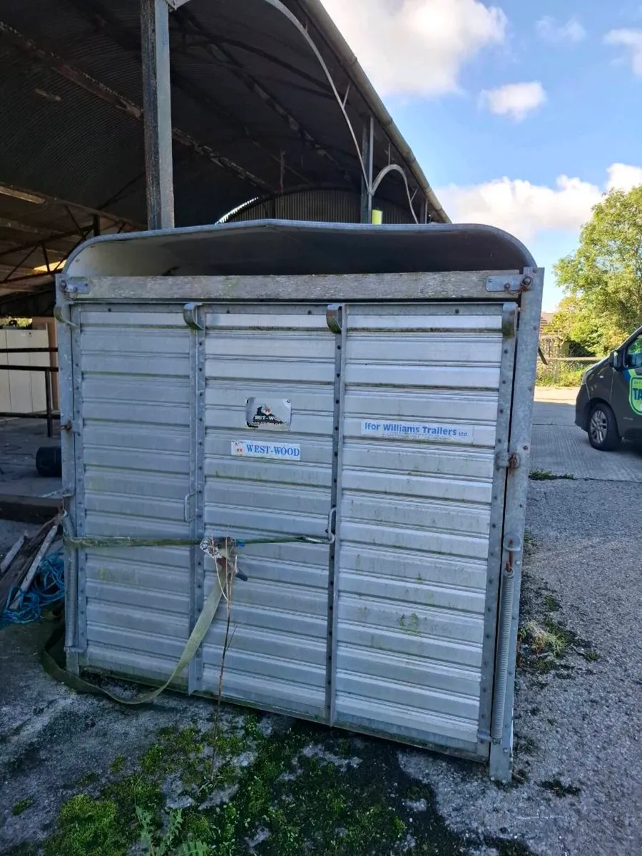 Cattle box - Image 2