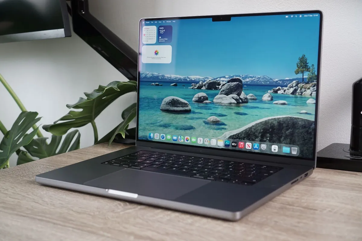 MacBook Pro 16" 2021 M1 Pro | 16GB | 512GB - Image 1