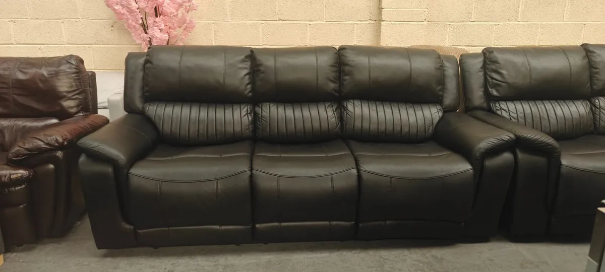 3+2 Black Leather Recliner Suite - Image 3