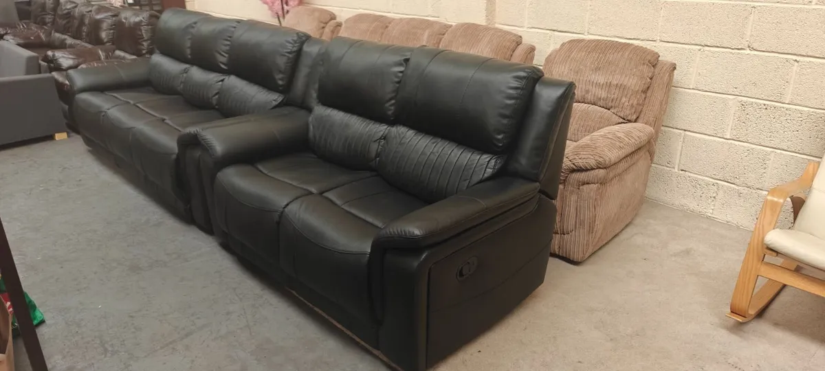 3+2 Black Leather Recliner Suite - Image 4