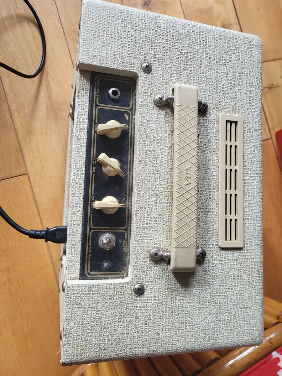Vox Guitar amplifier - Image 3