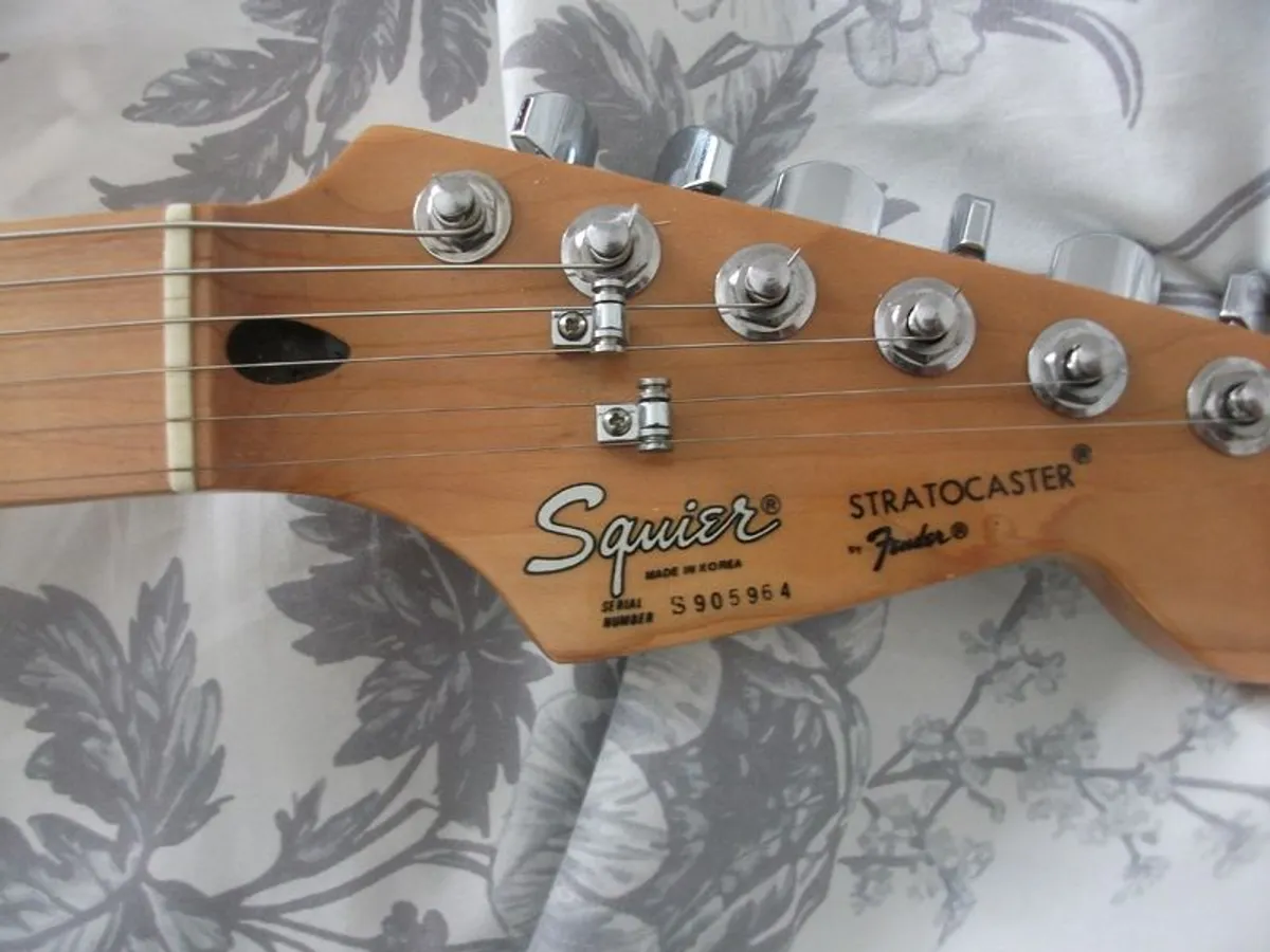 Squier Korean Strat with Steve Lukather EMG pickups - Image 2