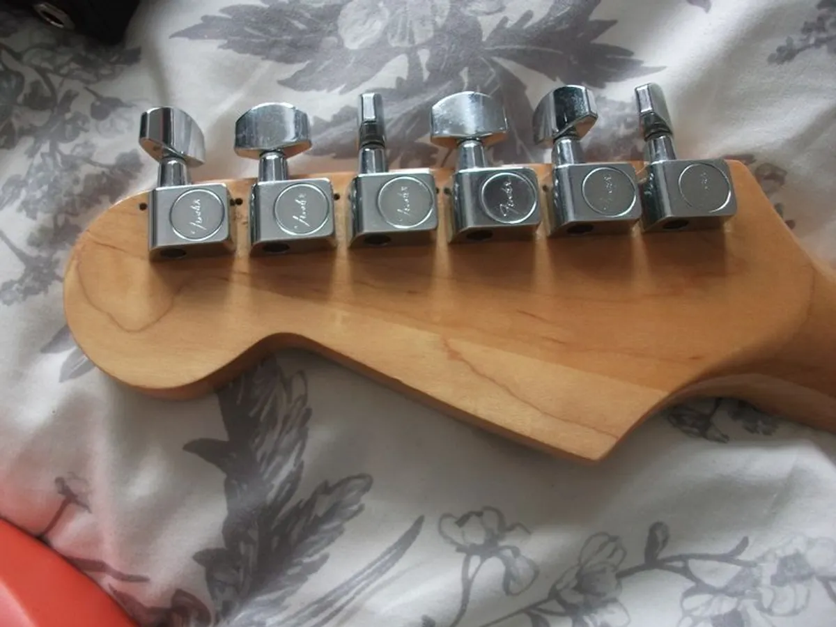 Squier Korean Strat with Steve Lukather EMG pickups - Image 3