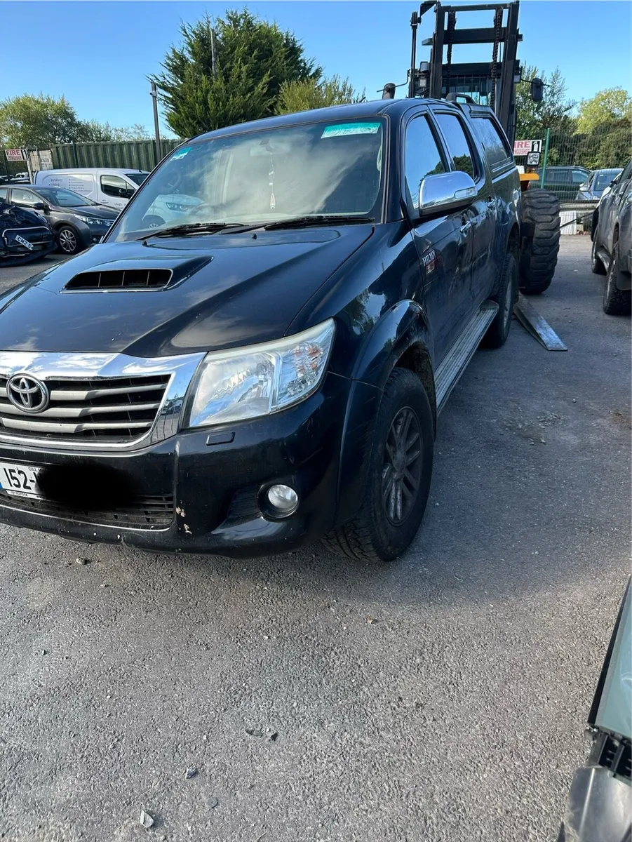 2015 Toyota Hilux - Image 2