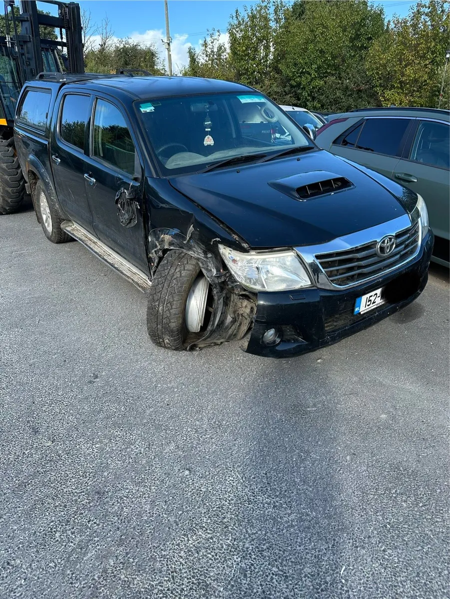 2015 Toyota Hilux - Image 3