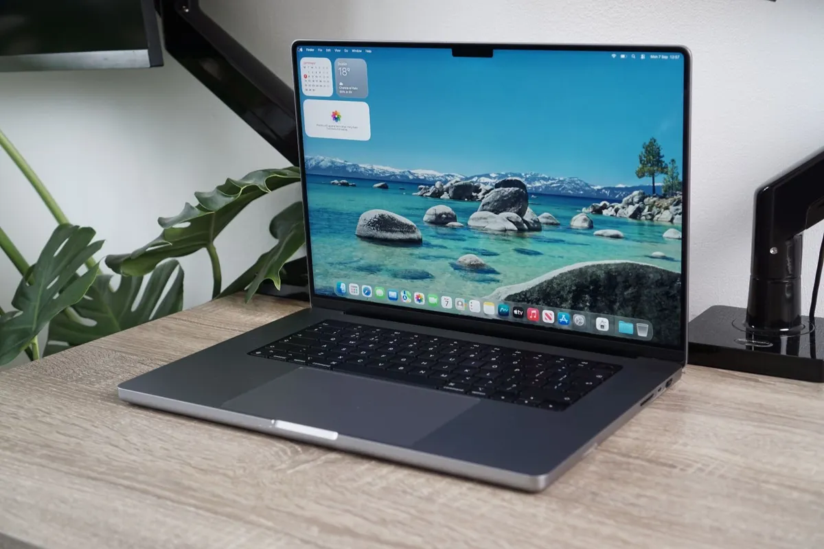 MacBook Pro 16" 2021 M1 Pro | 16GB | 512GB - Image 1