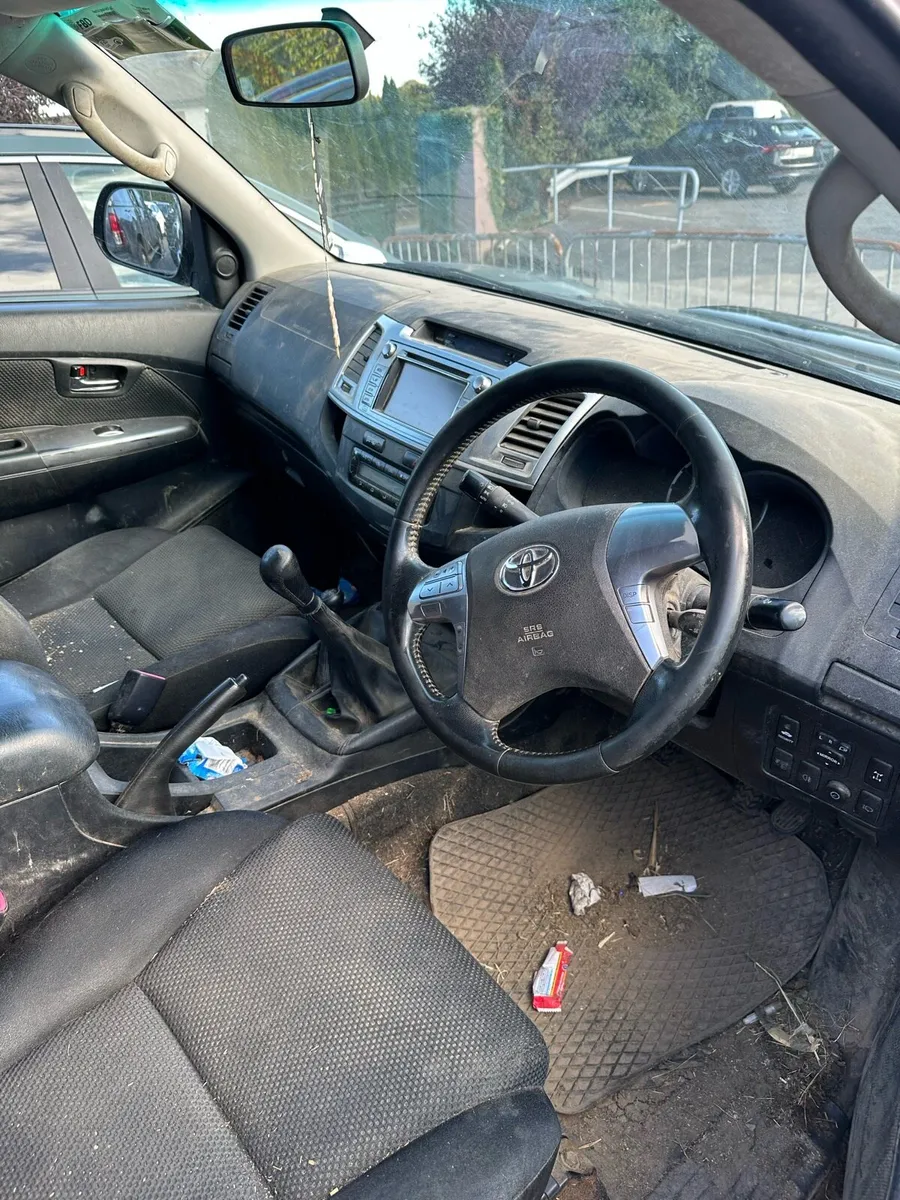 2015 Toyota Hilux - Image 4
