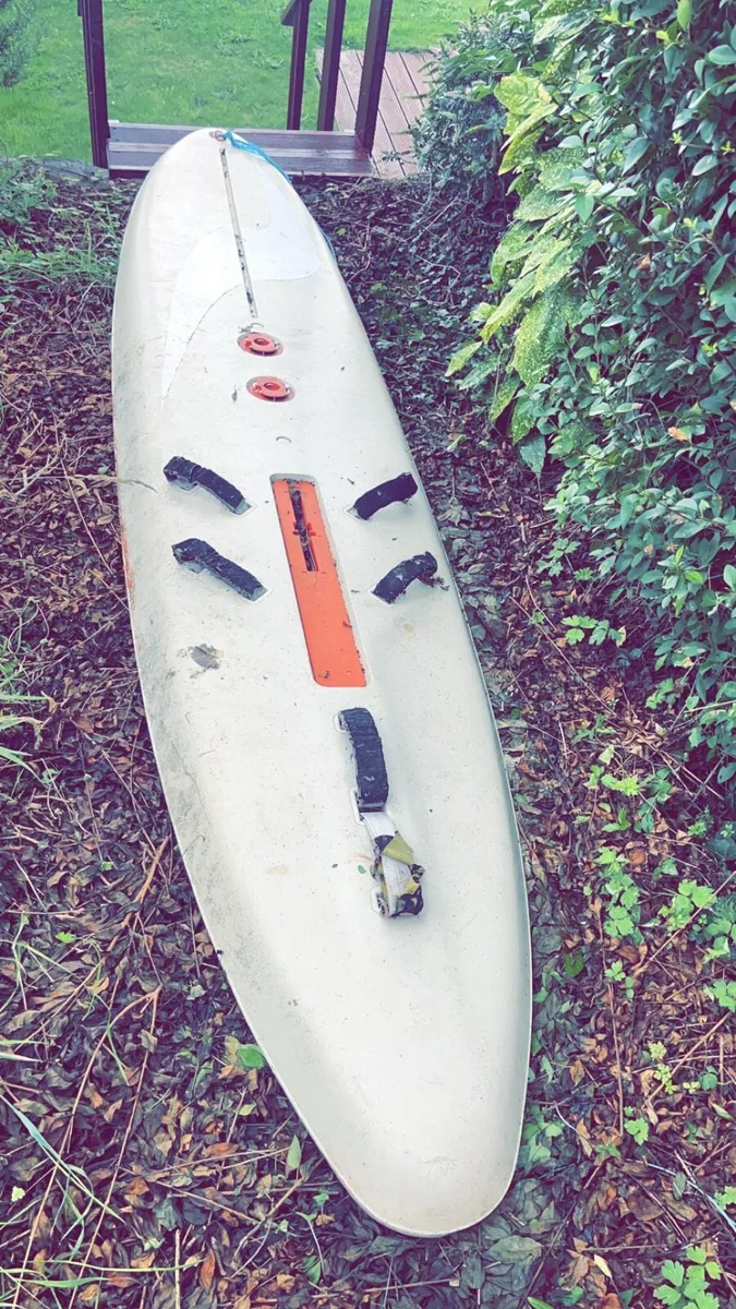 Wind surfing board