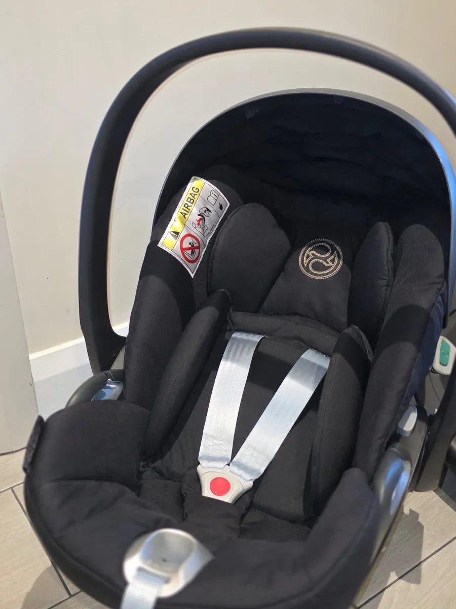 As new Spotless Cybex Car seat Z with 369 base - Image 2