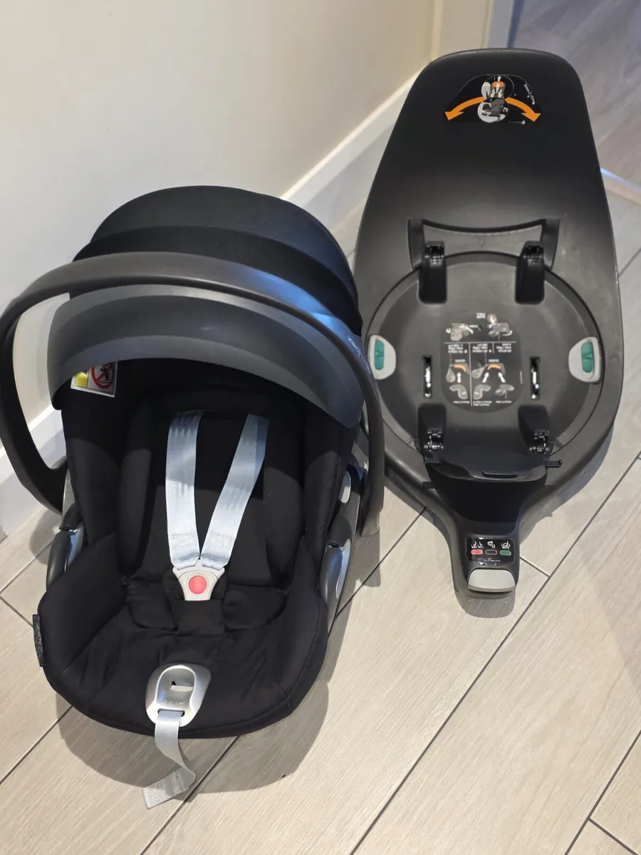 As new Spotless Cybex Car seat Z with 369 base - Image 1