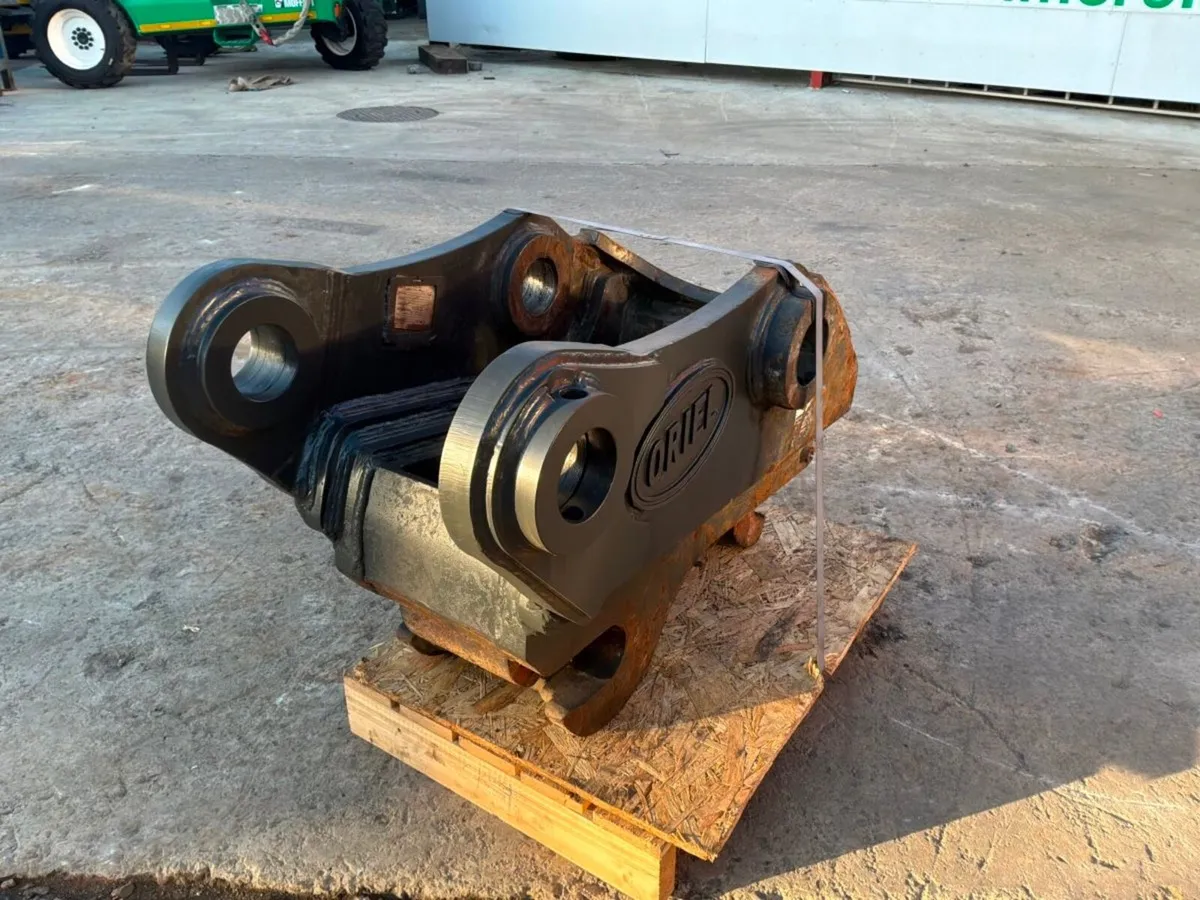 Oriel hydraulic quick hitch.....90mm pins.....2060 - Image 3