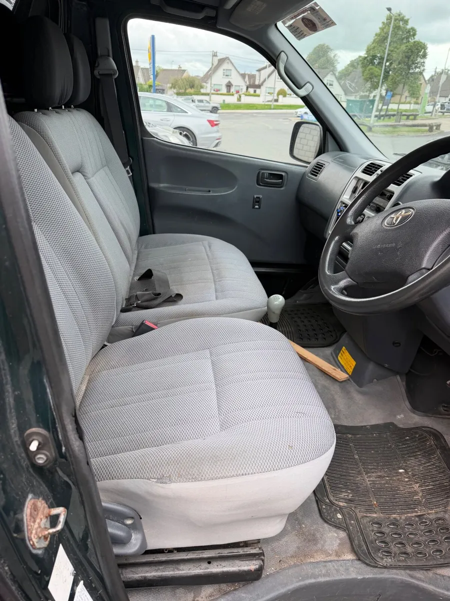 2008 hiace - READ AD - carefully - Image 4