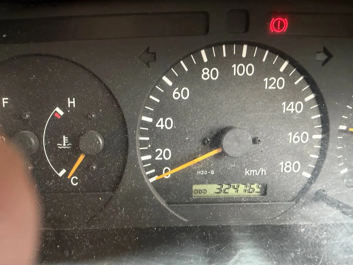 2008 hiace - READ AD - carefully - Image 2