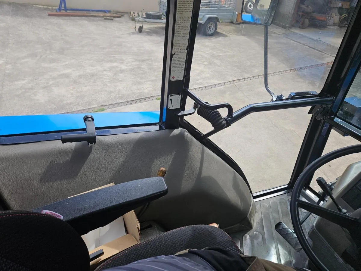 Ford tractor - Image 3