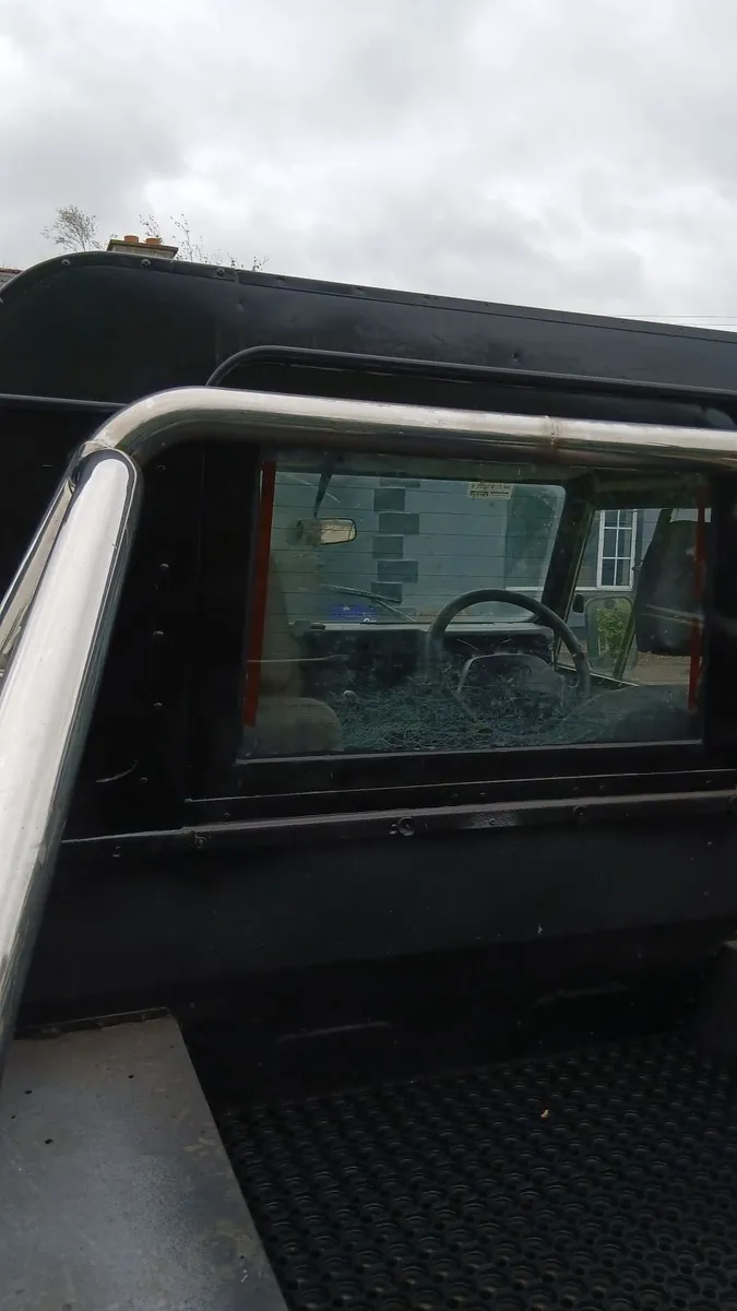 Land Rover Defender 1997 - Image 2