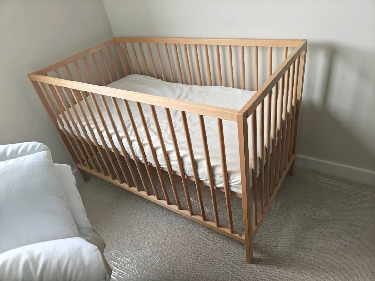 Baby cot - Image 2