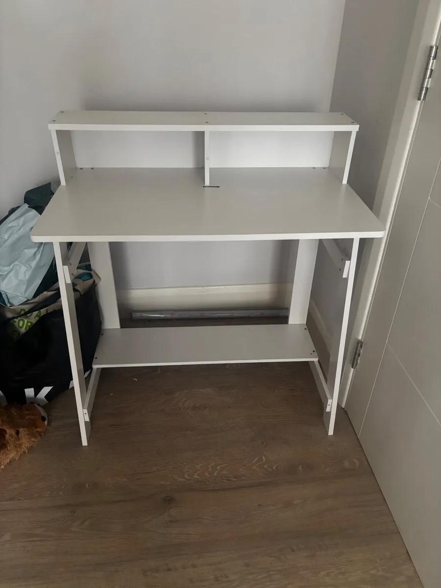 Desk (FREE) - Image 1