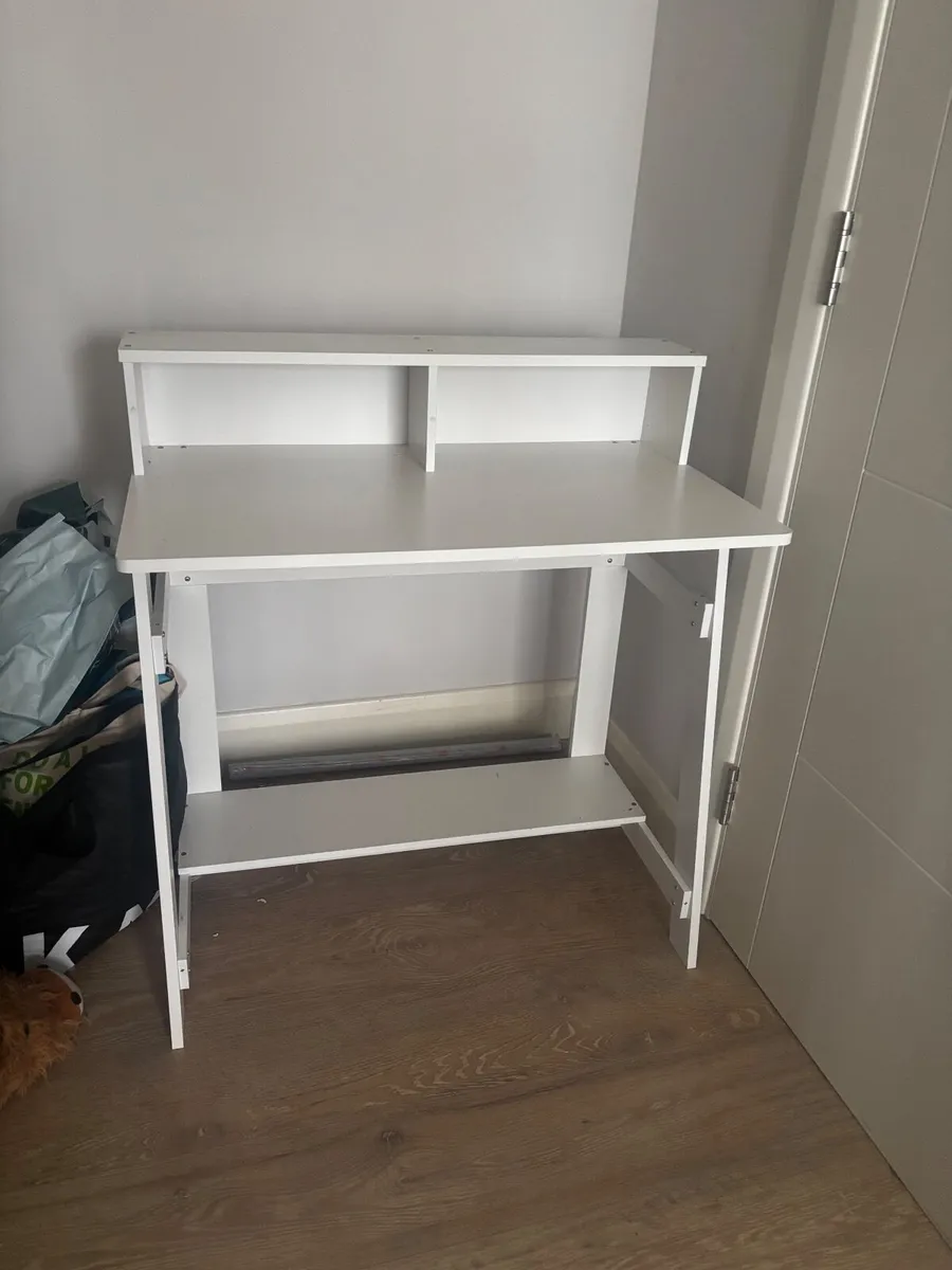 Desk (FREE) - Image 3