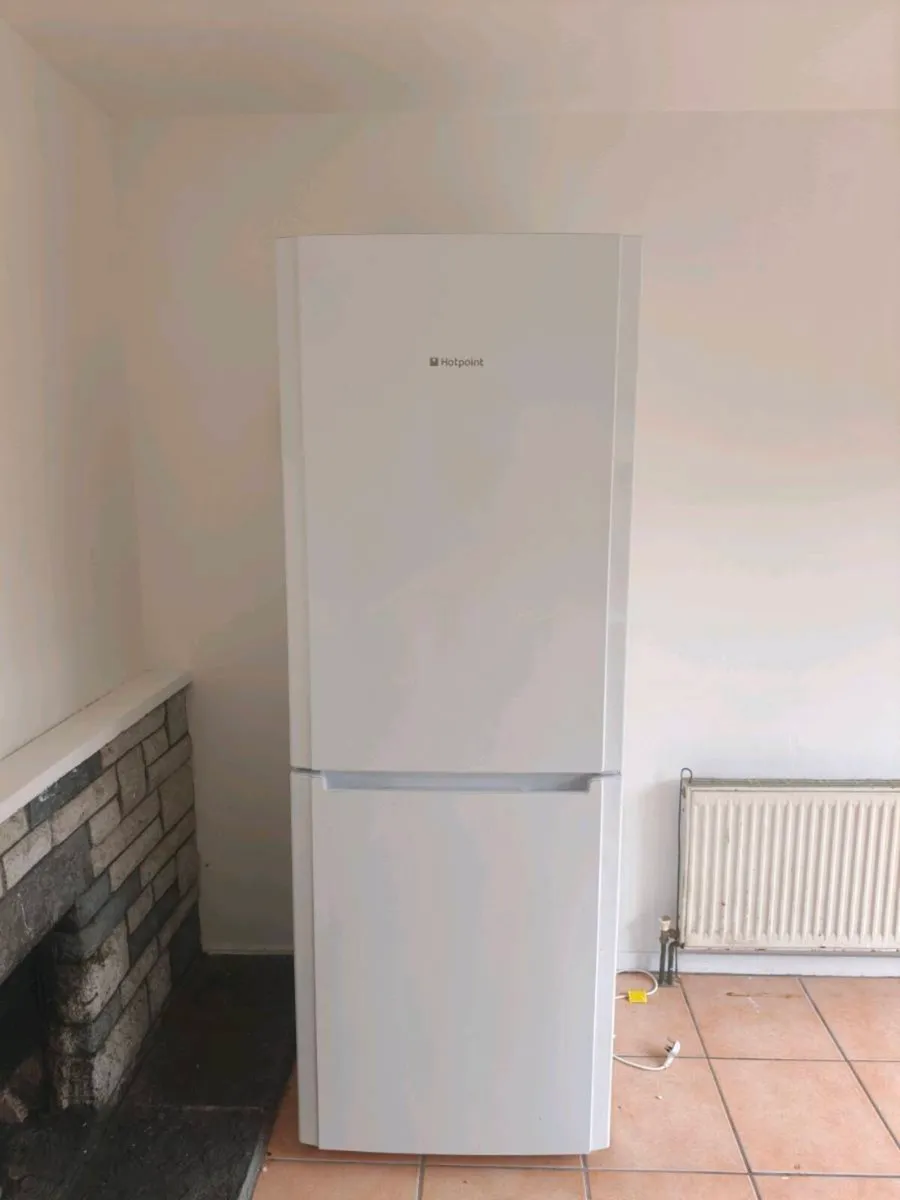 Hotpoint frost free fridge freezer - Image 1