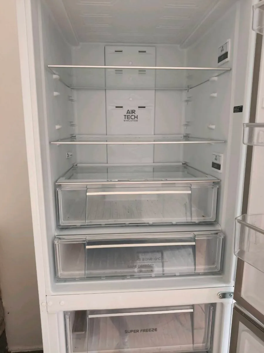 Hotpoint frost free fridge freezer - Image 2