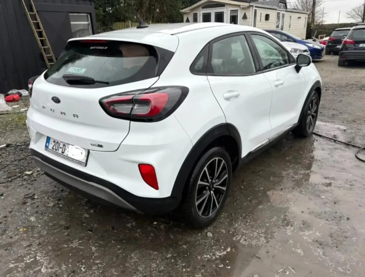 2020 Ford Puma Titianium Model driving - Image 4