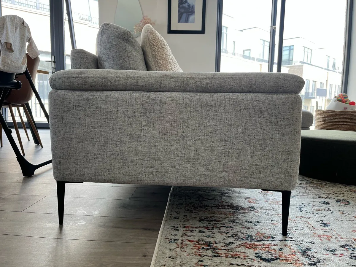 4 seater corner sofa with chaise - Image 3