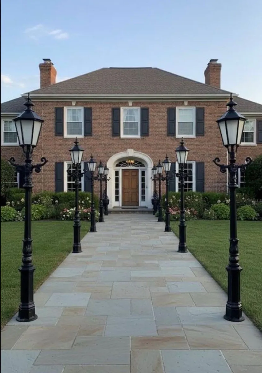 Brand new solid cast iron avenue lights - Image 2