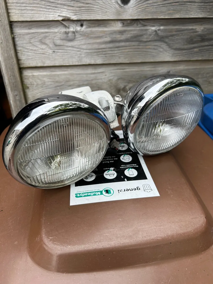 Triumph speed triple headlamps and bracket - Image 1