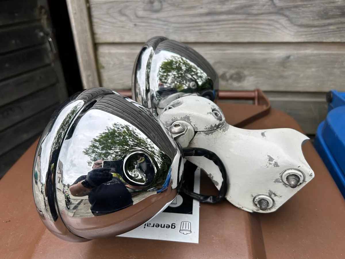 Triumph speed triple headlamps and bracket - Image 3