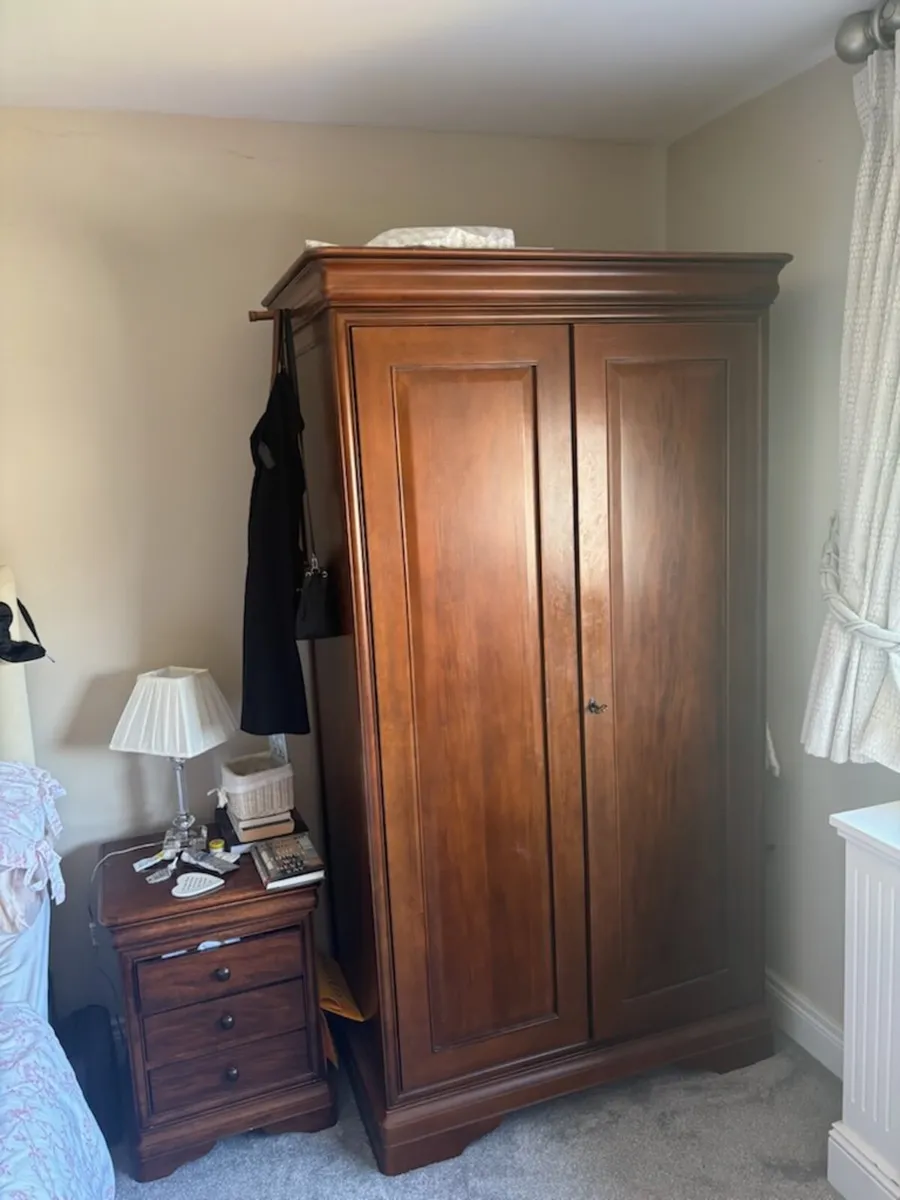 Wardrobes and side lockers - Image 1