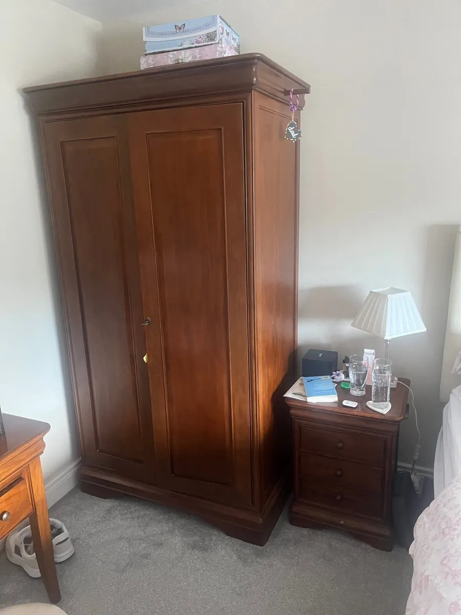 Wardrobes and side lockers - Image 2