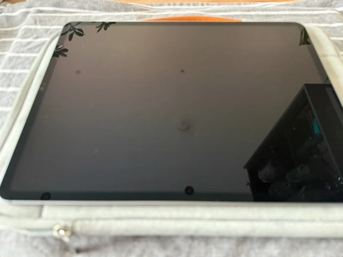 Apple iPad Pro 12.9 6th generation M2 chip. 256gb - Image 3