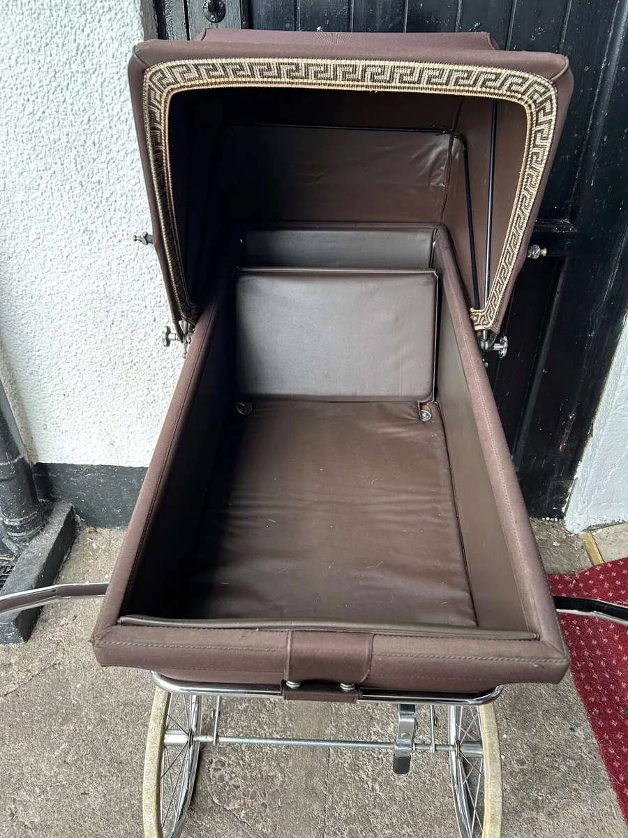 Vintage pram - Image 2