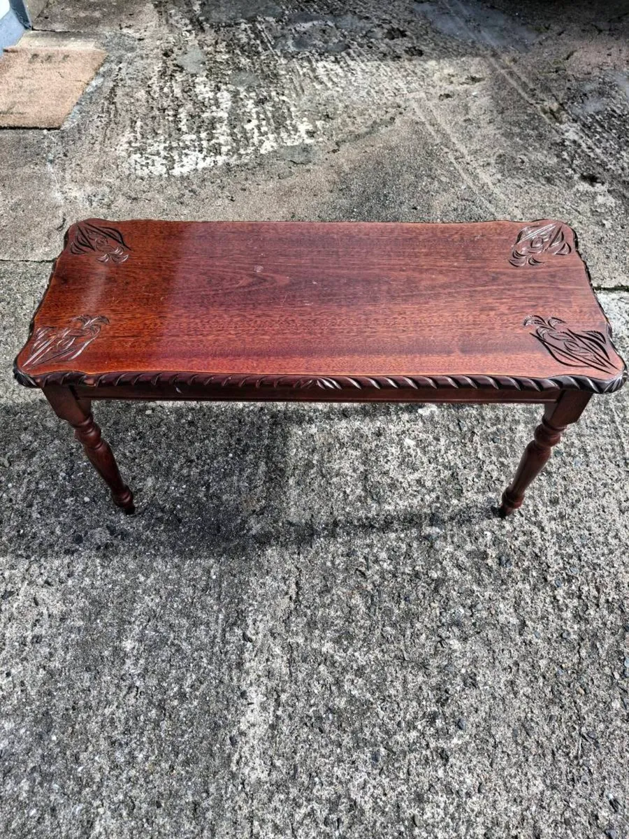 COFFEE TABLE - Image 1