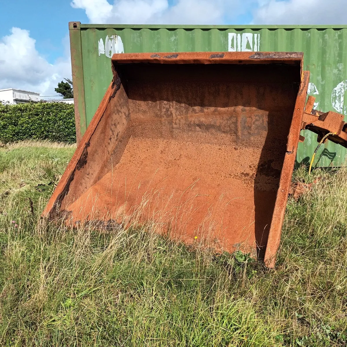 Thwaites skip - Image 2