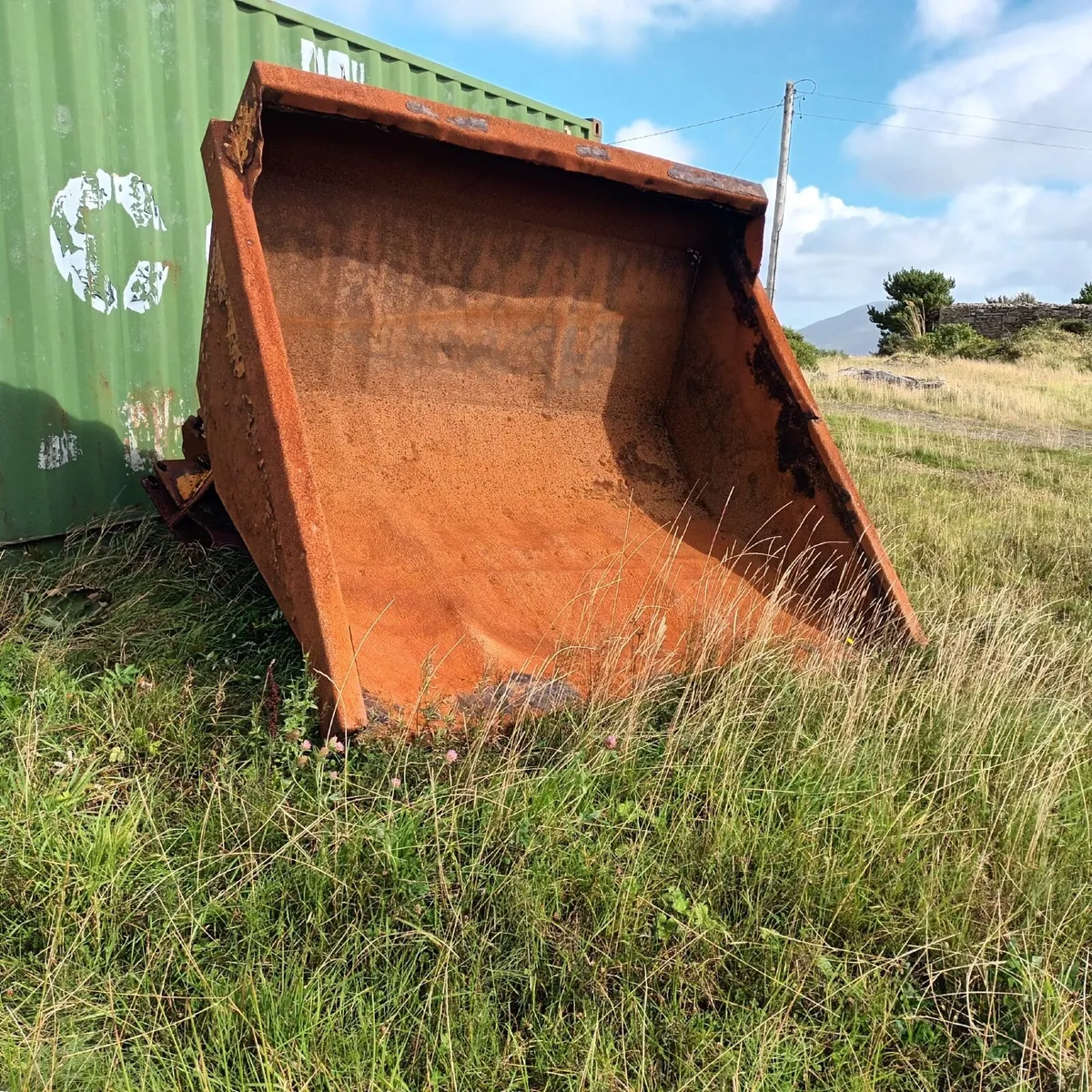 Thwaites skip - Image 3