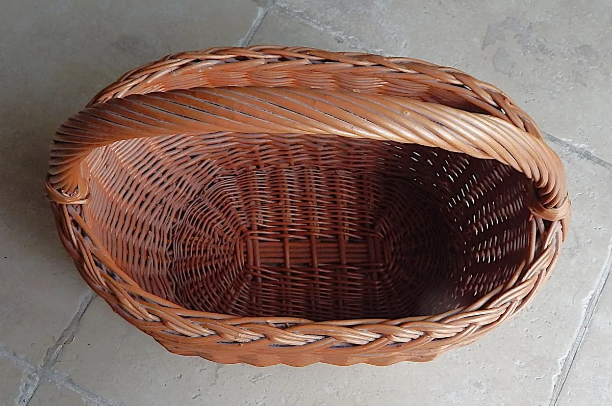 Traditional Wicker Shopping Basket - Image 3